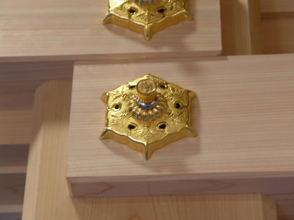 釘隠六葉金具(銅製金メッキ)4.5寸 1個価格 / 金物 飾り 釘かくし 神社 